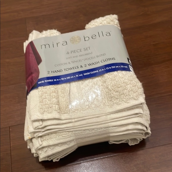 Mira Bella 4 pc Cream Towel Set, 2 Hand Towel 16x30 2 Washcloth 13x13 new - Picture 1 of 3